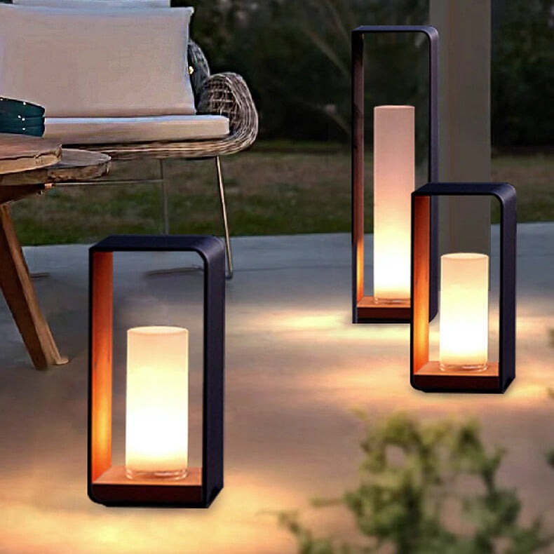 Aluminum frame landscape light detail view