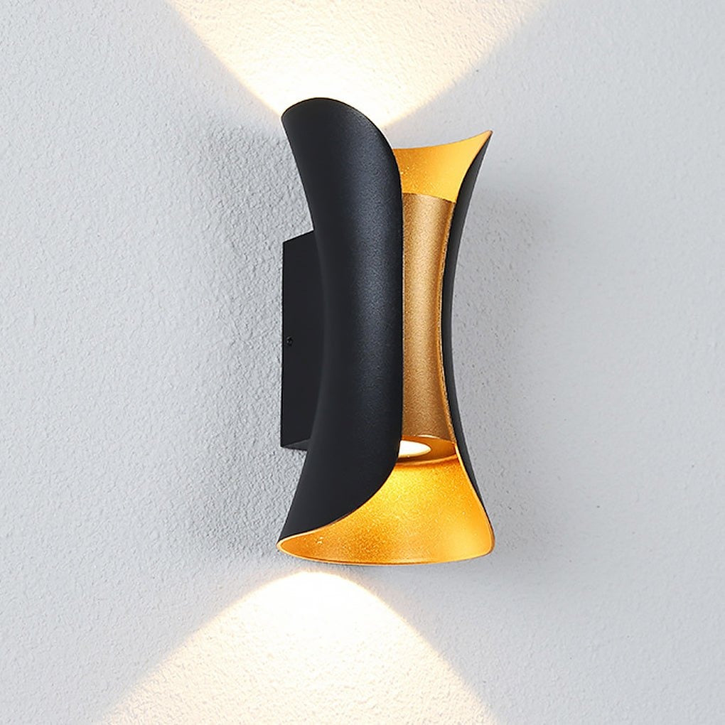 Águeda wall light mounted on exterior wall with integrated LED source