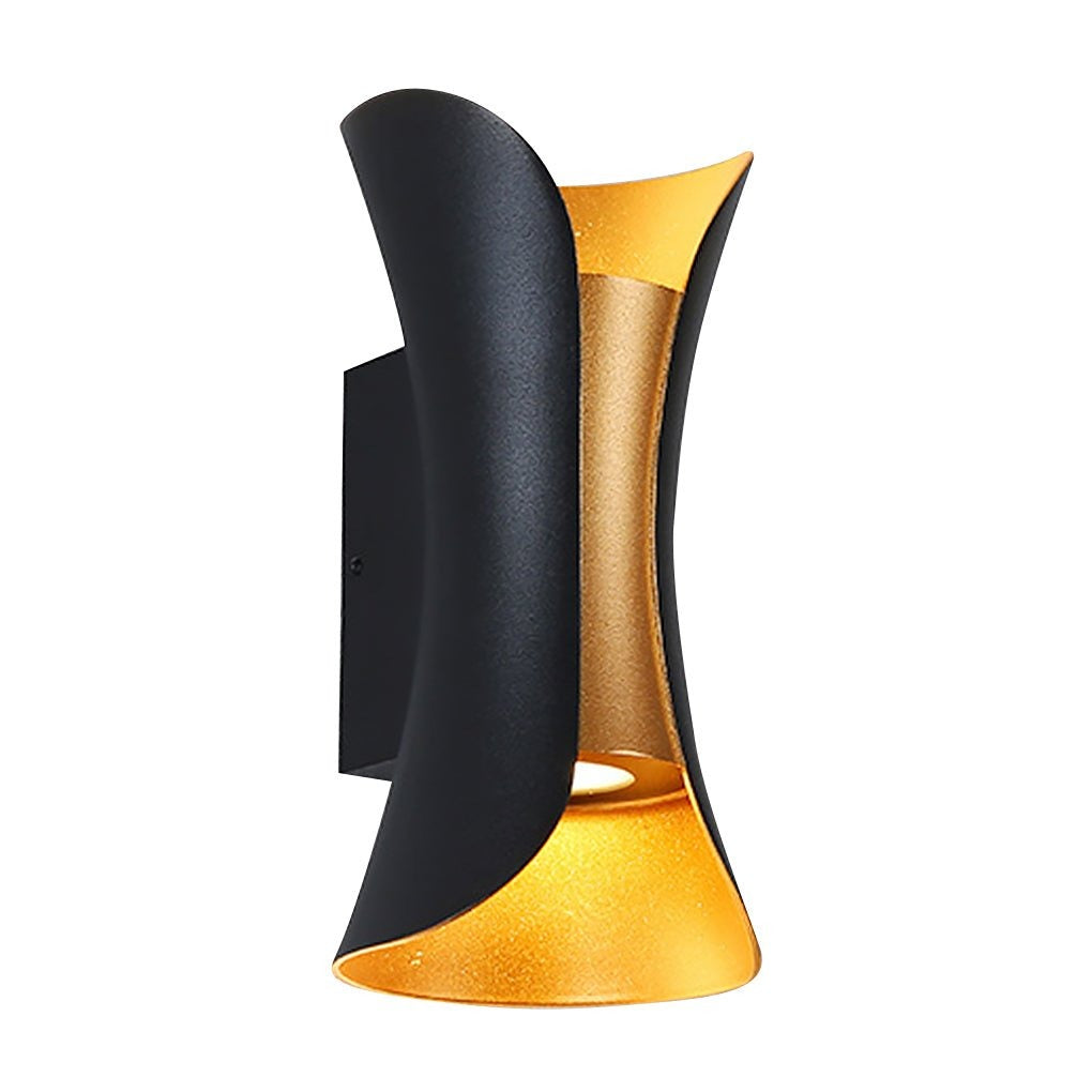 Águeda wall light on residence porch for outdoor entrance lighting