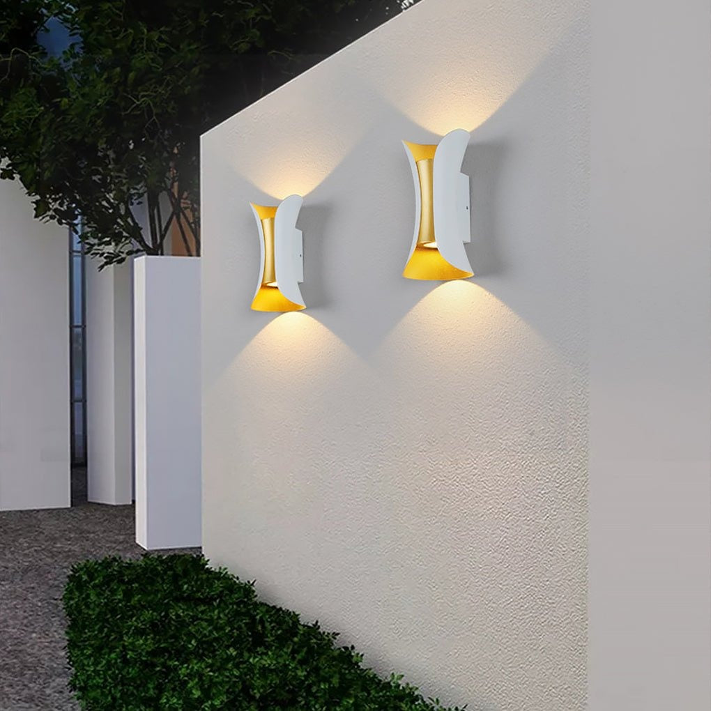 Águeda wall light showing waterproof IP54 aluminum exterior installation
