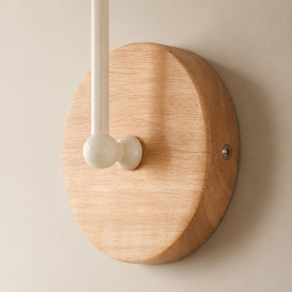 Close-up of the round solid wood backplate and ball joint, white version