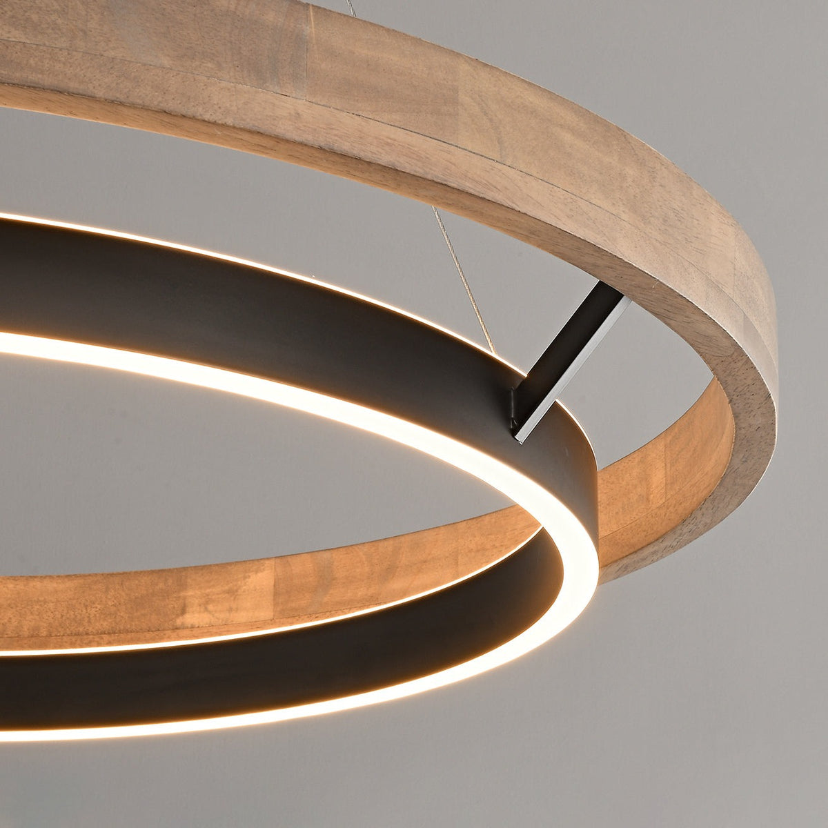 Espargos circular LED ceiling light, close detail of the finish and fittings, the inner ring and its spoke joint.