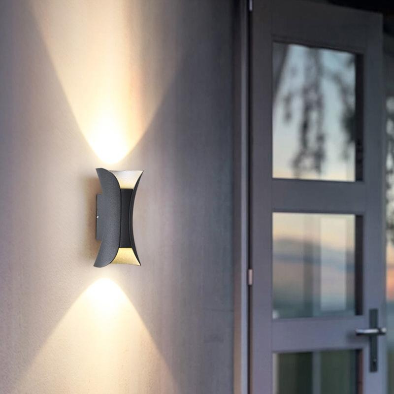 Minimal Águeda wall light with curved silhouette for modern exterior design