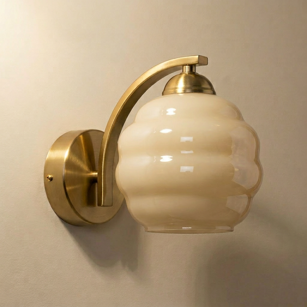 Setúbal Art Deco wall sconce in gold fitting with amber glass globe shades