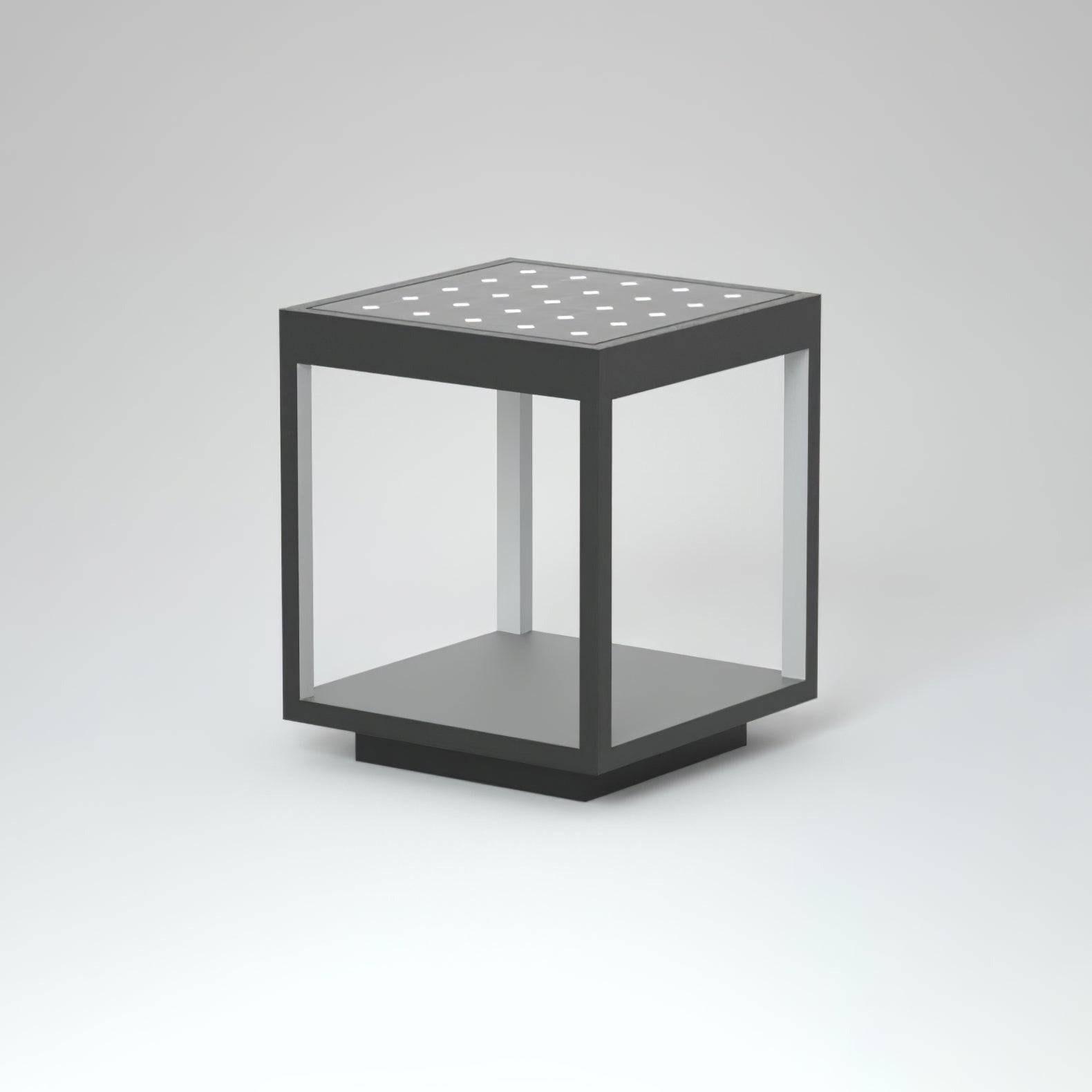 Weather resistance demonstration of Alcabrichel solar post light